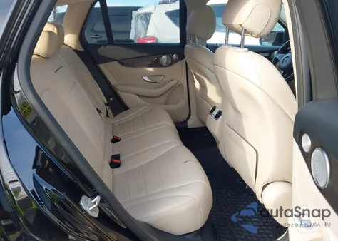 2016 Mercedes-Benz Glc 300 4Matic z USA, uszkodzony, nr VIN WDC0G4KB2GF071283